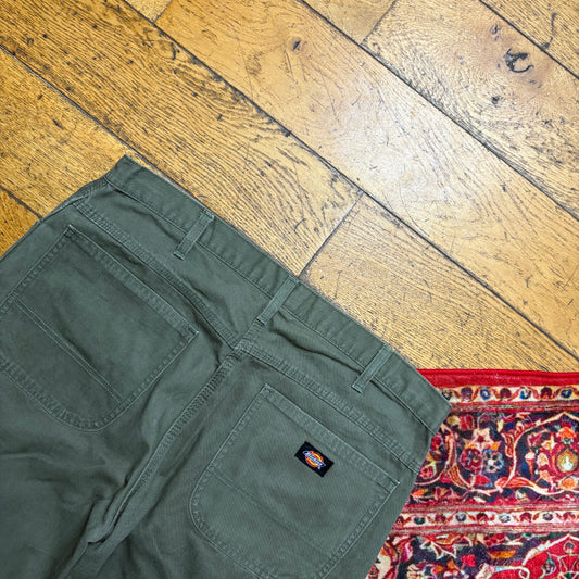 Vintage Dickies Workwear Carpenter Green Baggy Shorts - 36
