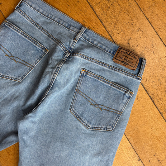 Vintage Levis Straight Blue Denim Shorts - 34