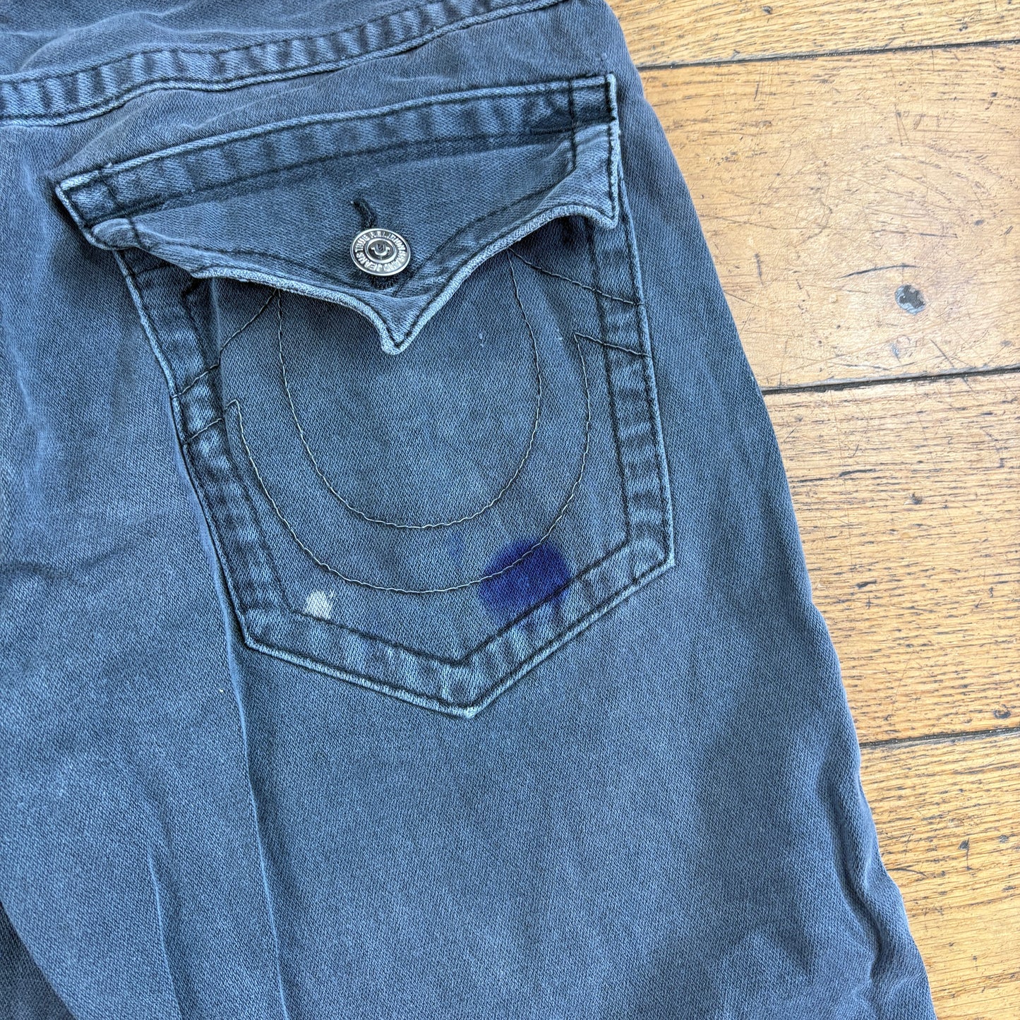 Vintage True Religion Grey Embroidered Y2K Shorts Jorts - 34