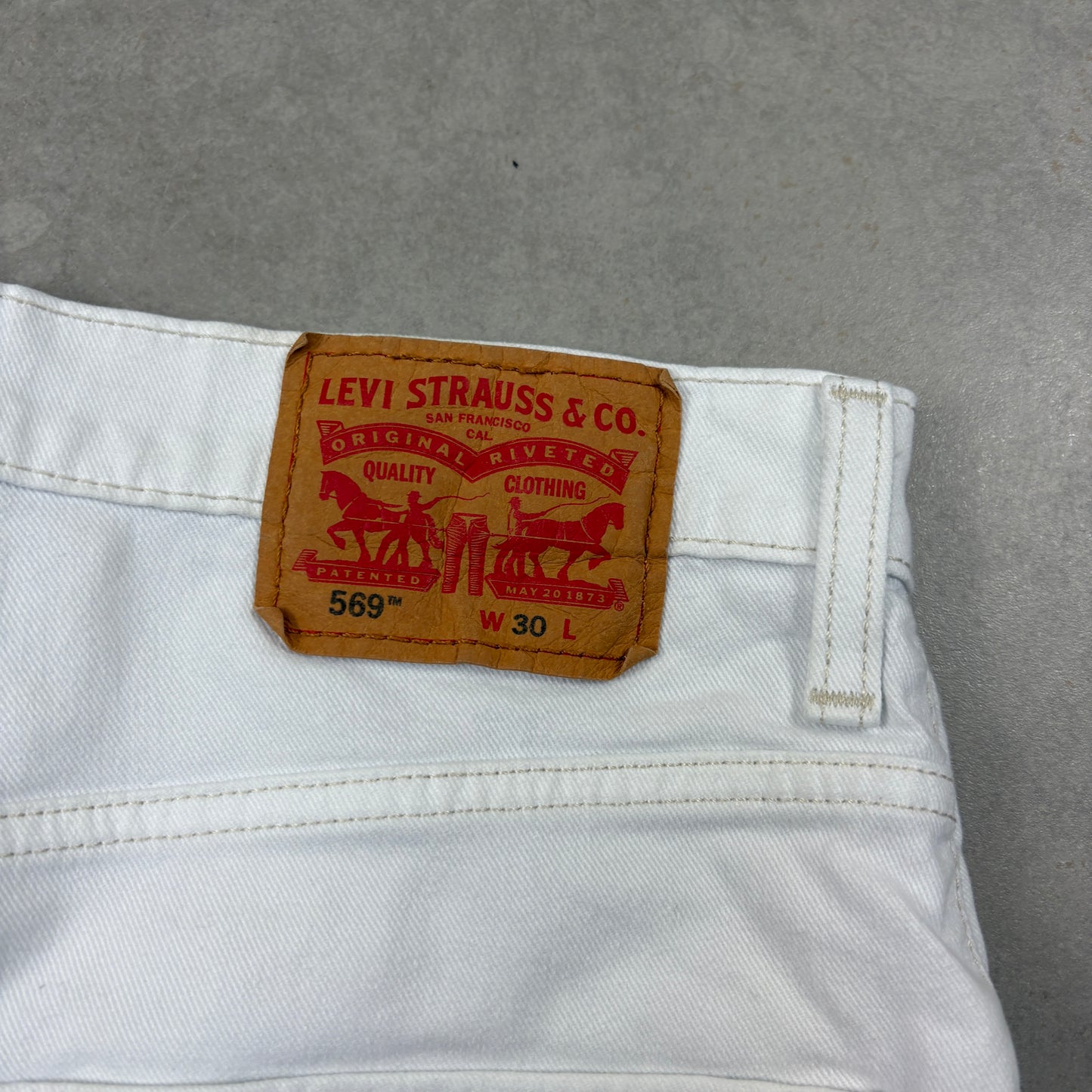 Vintage Levis 569 White Baggy Denim Shorts - 30