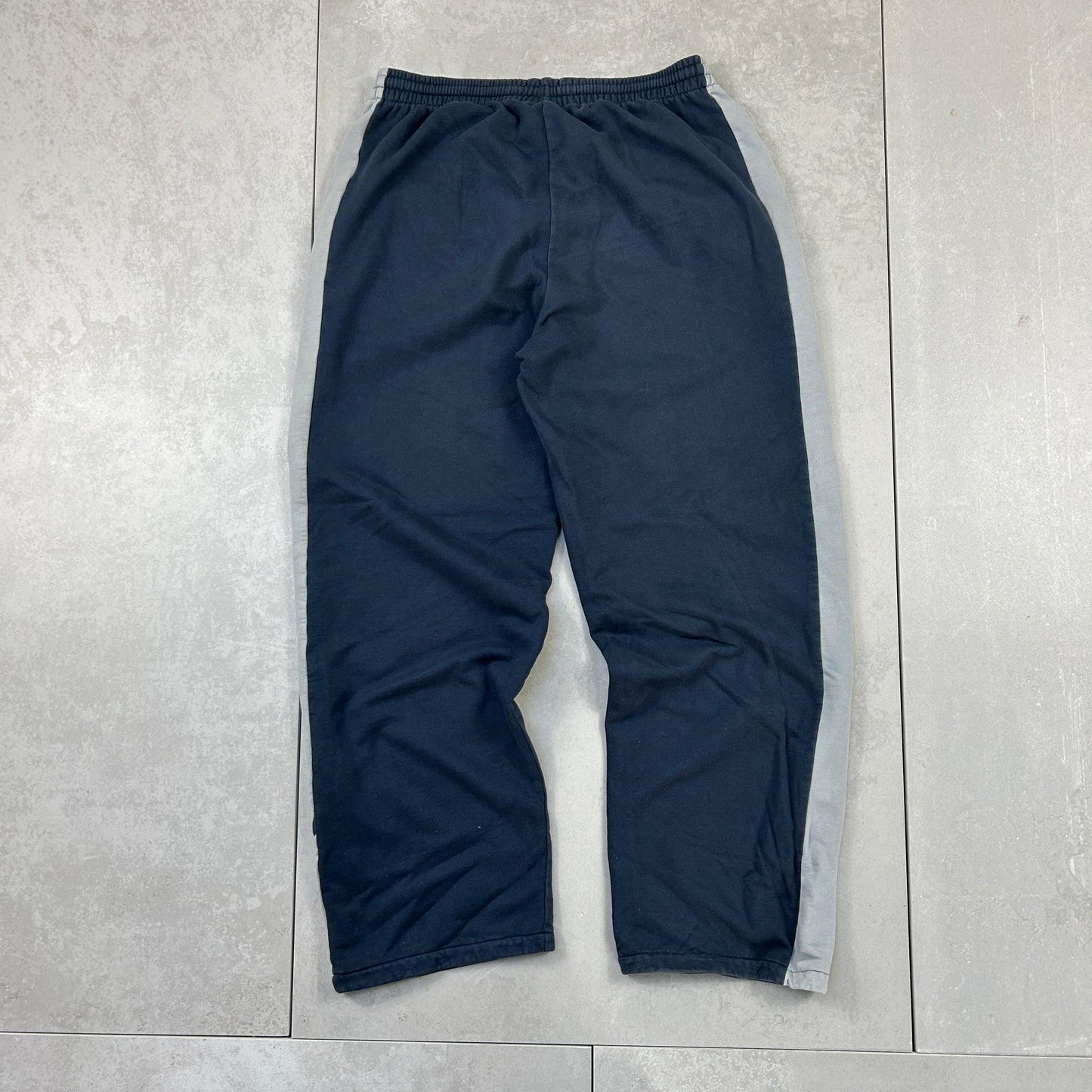 Vintage Fila Embroidered Navy Baggy Sweatpants - M