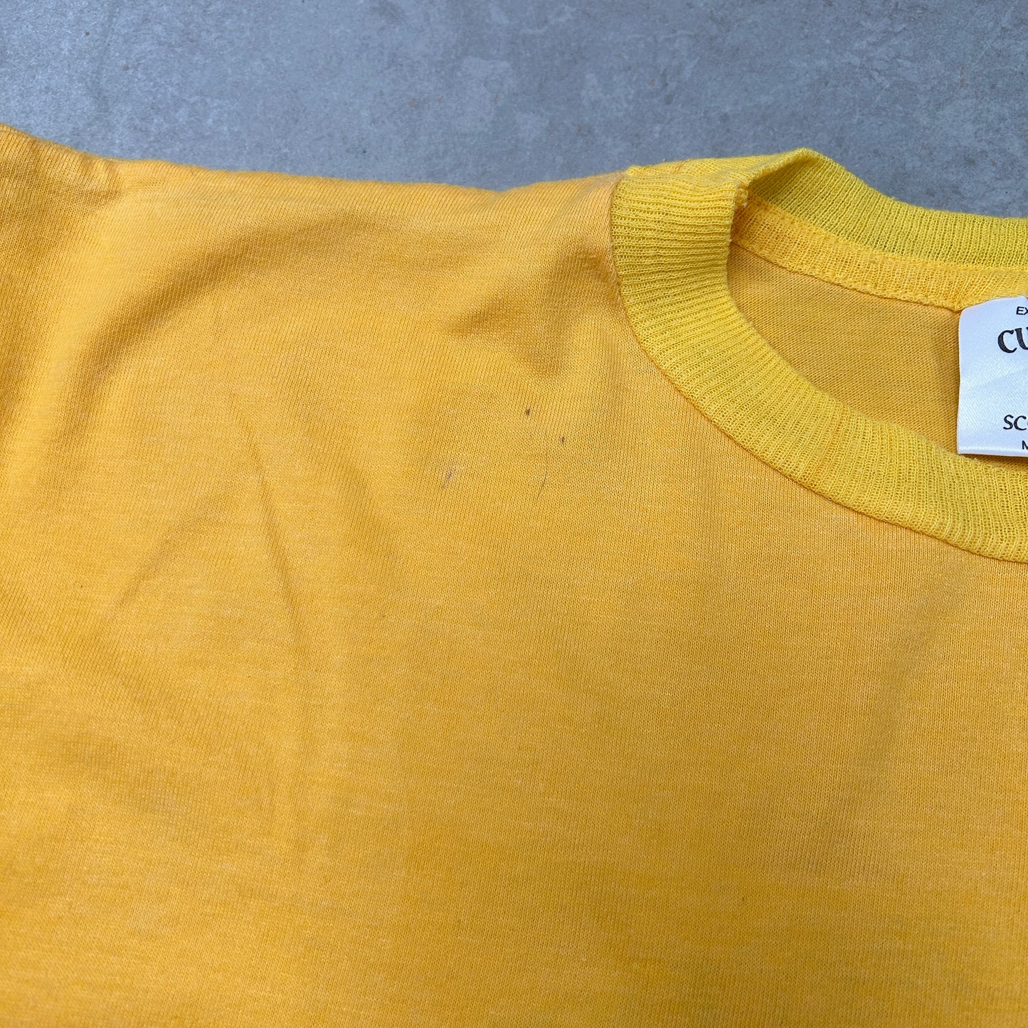 Vintage 1992 Cutty Sark Whiskey Single Stitch Yellow Graphic T-Shirt - M