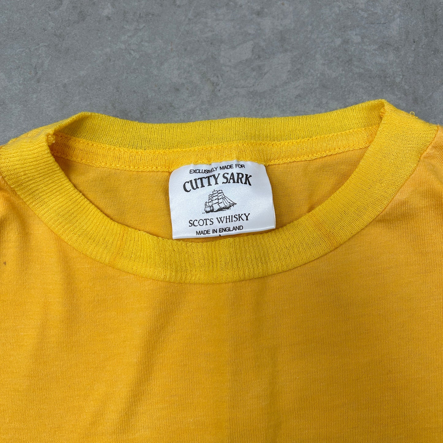 Vintage 1992 Cutty Sark Whiskey Single Stitch Yellow Graphic T-Shirt - M