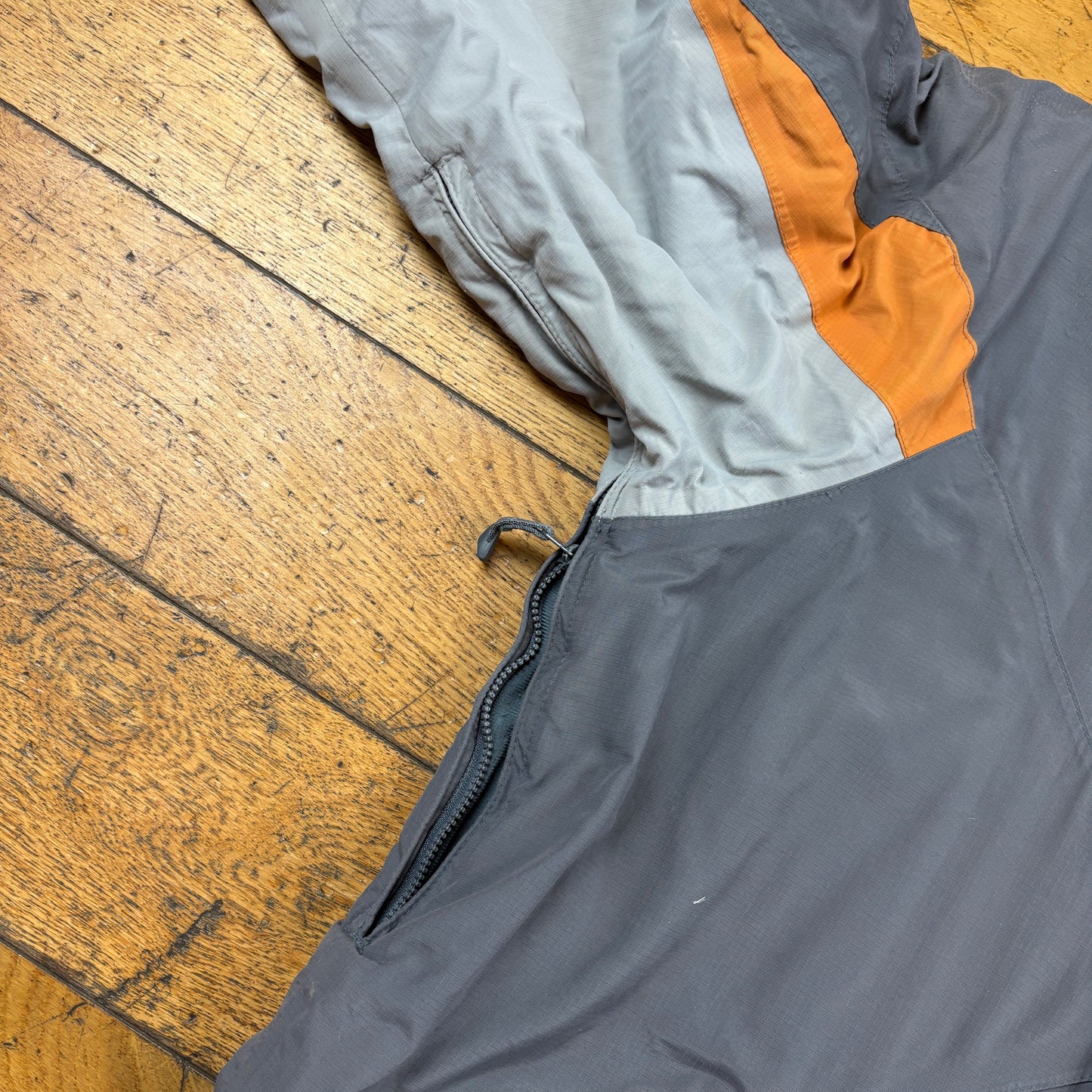 Vintage Helly Hansen Grey Technical Ski Jacket - M
