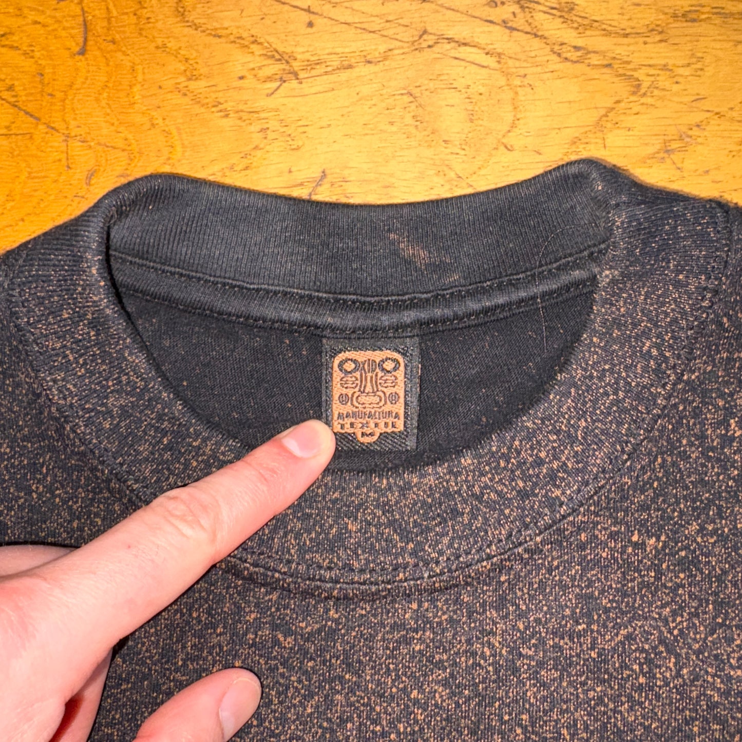 Vintage Totem Pole Black Long Sleeve Graphic T-Shirt - M