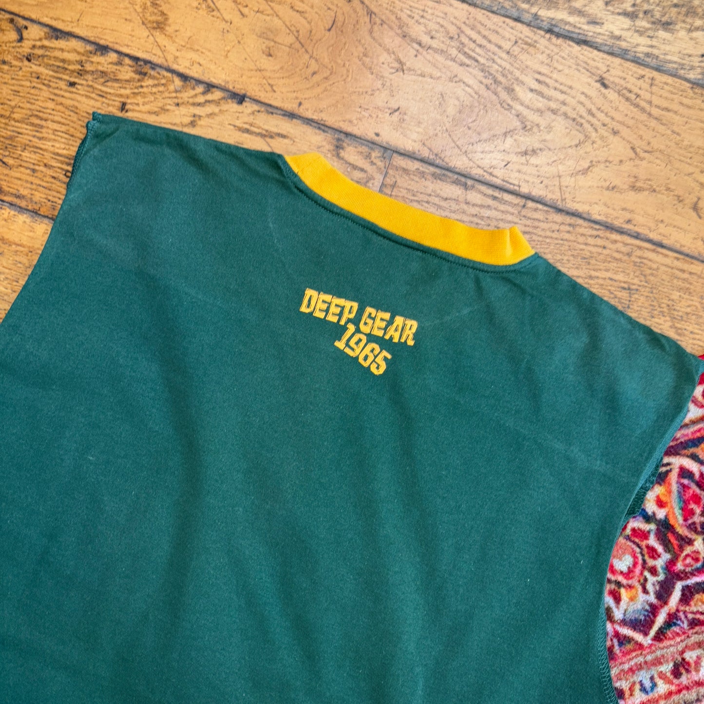 Vintage Brazil Green Deep Gear Graphic Vest T-Shirt - S