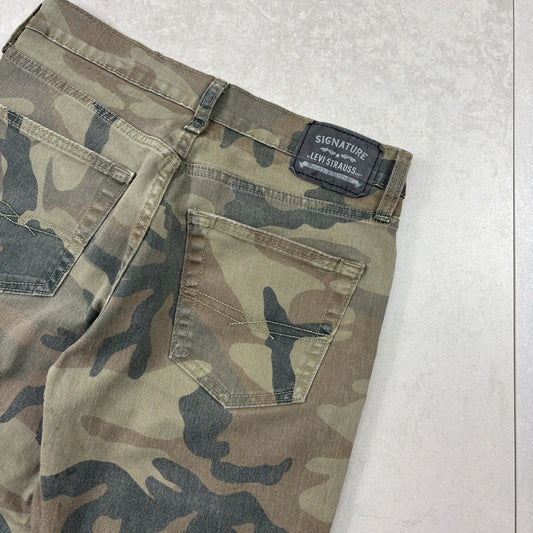 Vintage Levis Green Camo Denim Shorts - 28