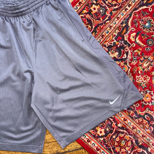 Vintage Nike Grey Silver Y2K Basketball Baggy Sports Shorts - L