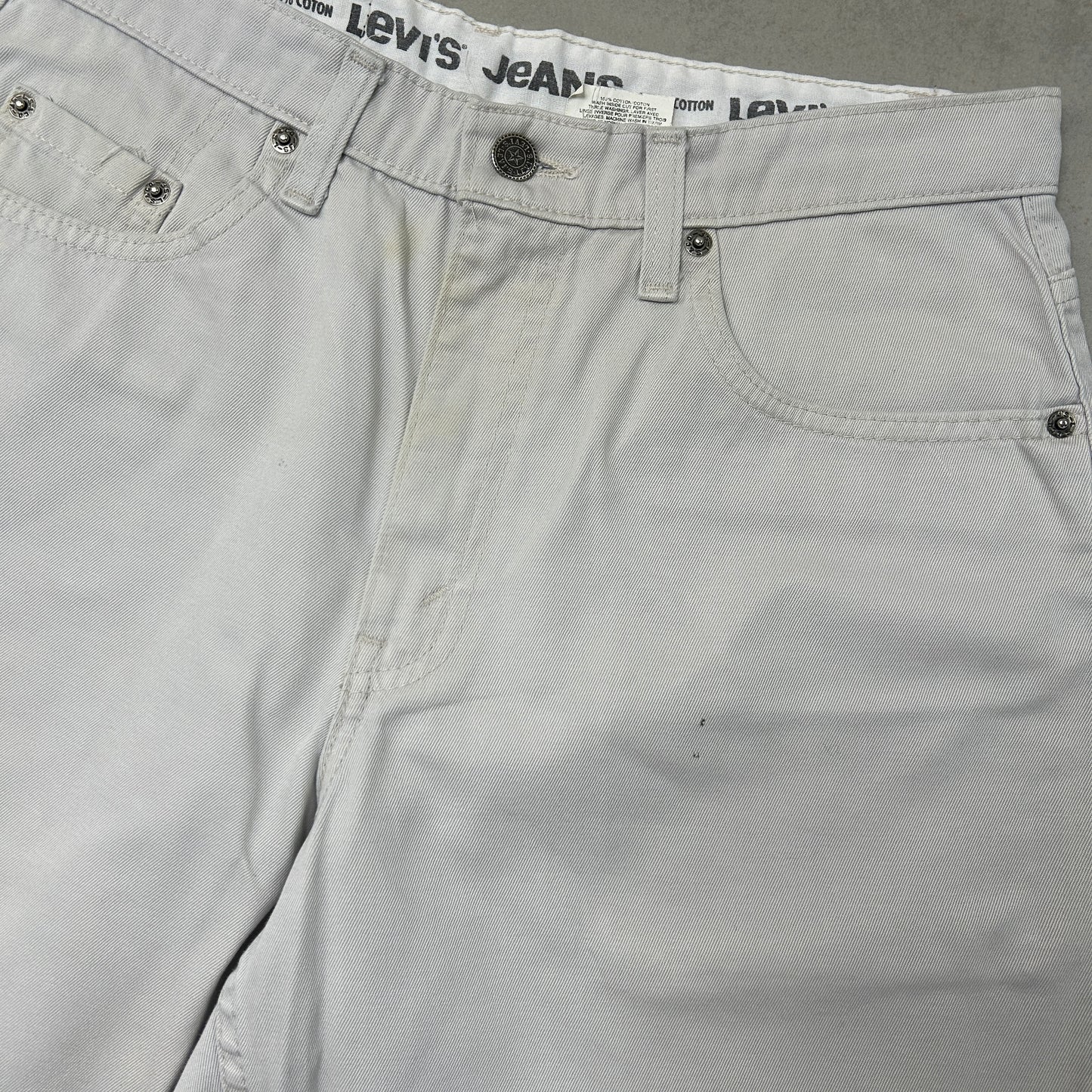Vintage Levis White Baggy Denim Shorts - 32