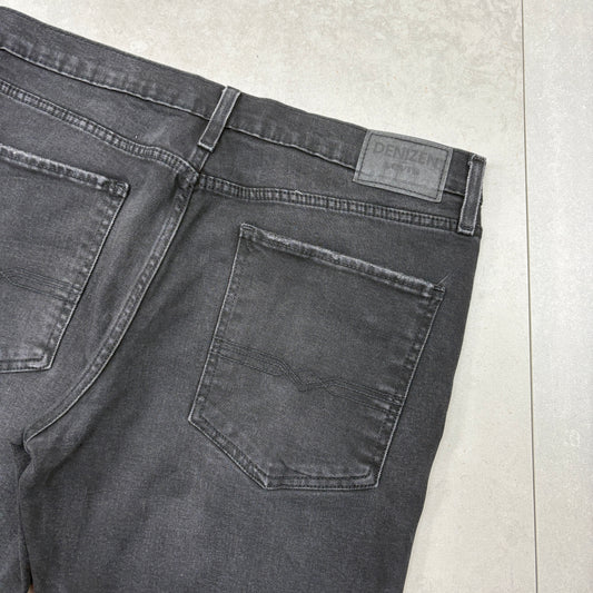 Vintage Levis Black Denim Shorts - 36