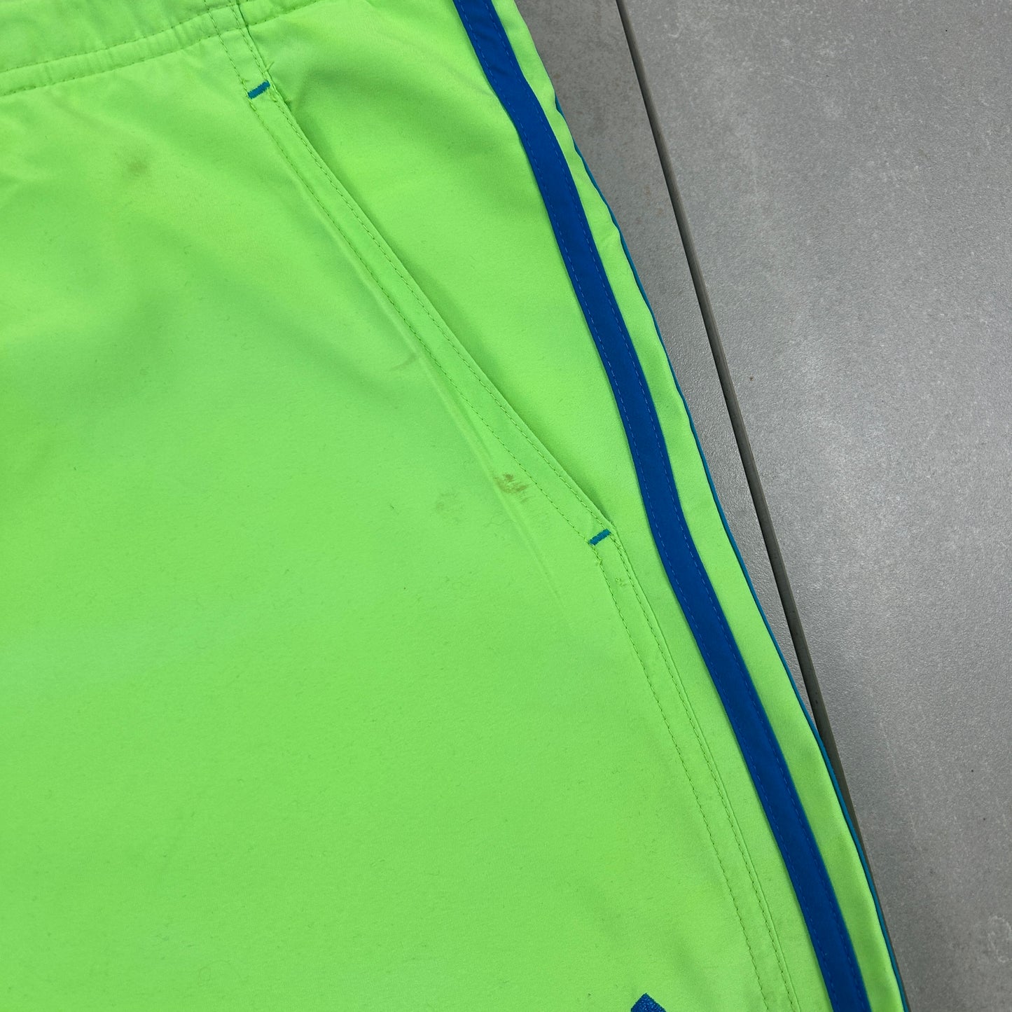 Vintage Adidas Green Sports Shorts - 40