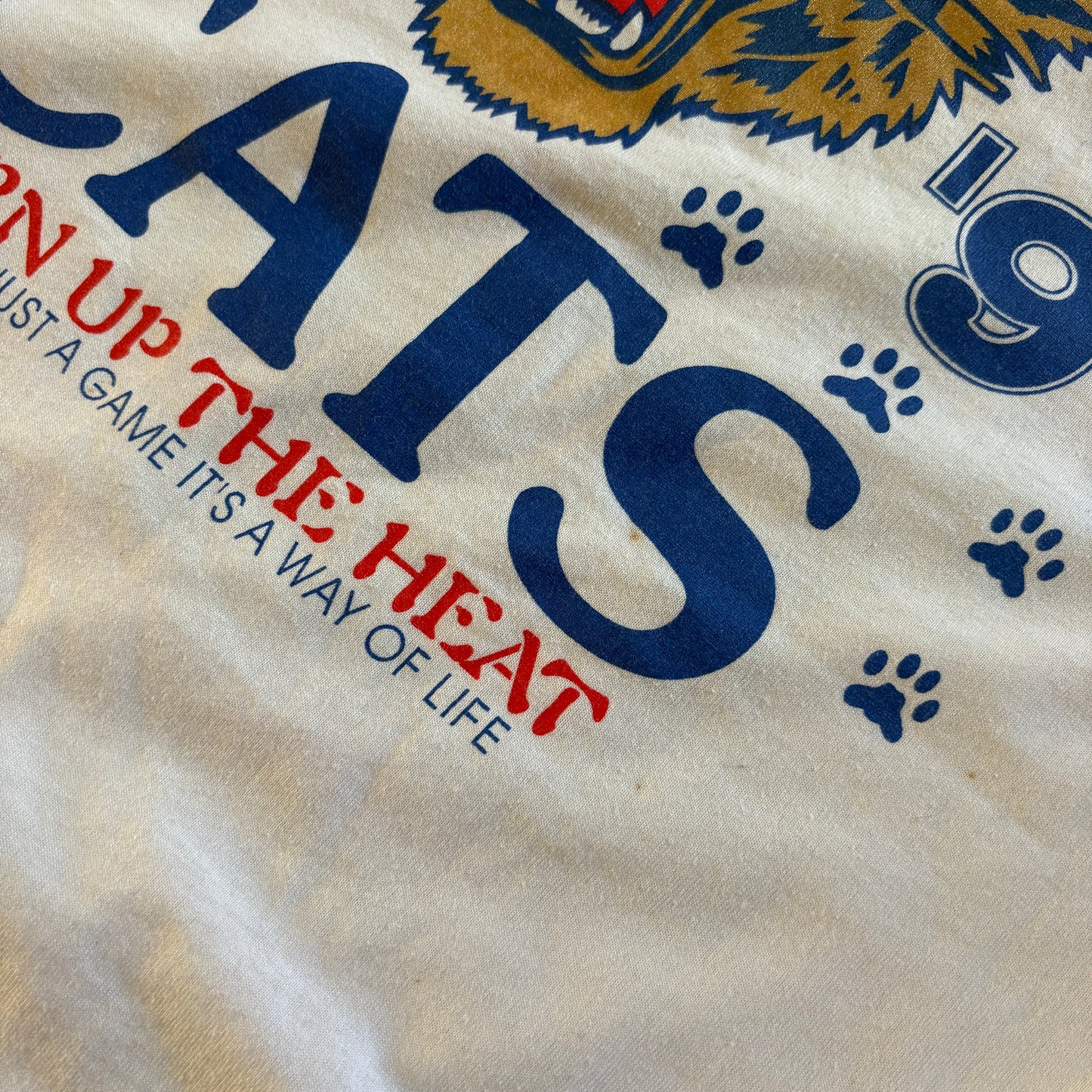 Vintage 1996 Kickass Cats White Basketball College Graphic T-Shirt - XL