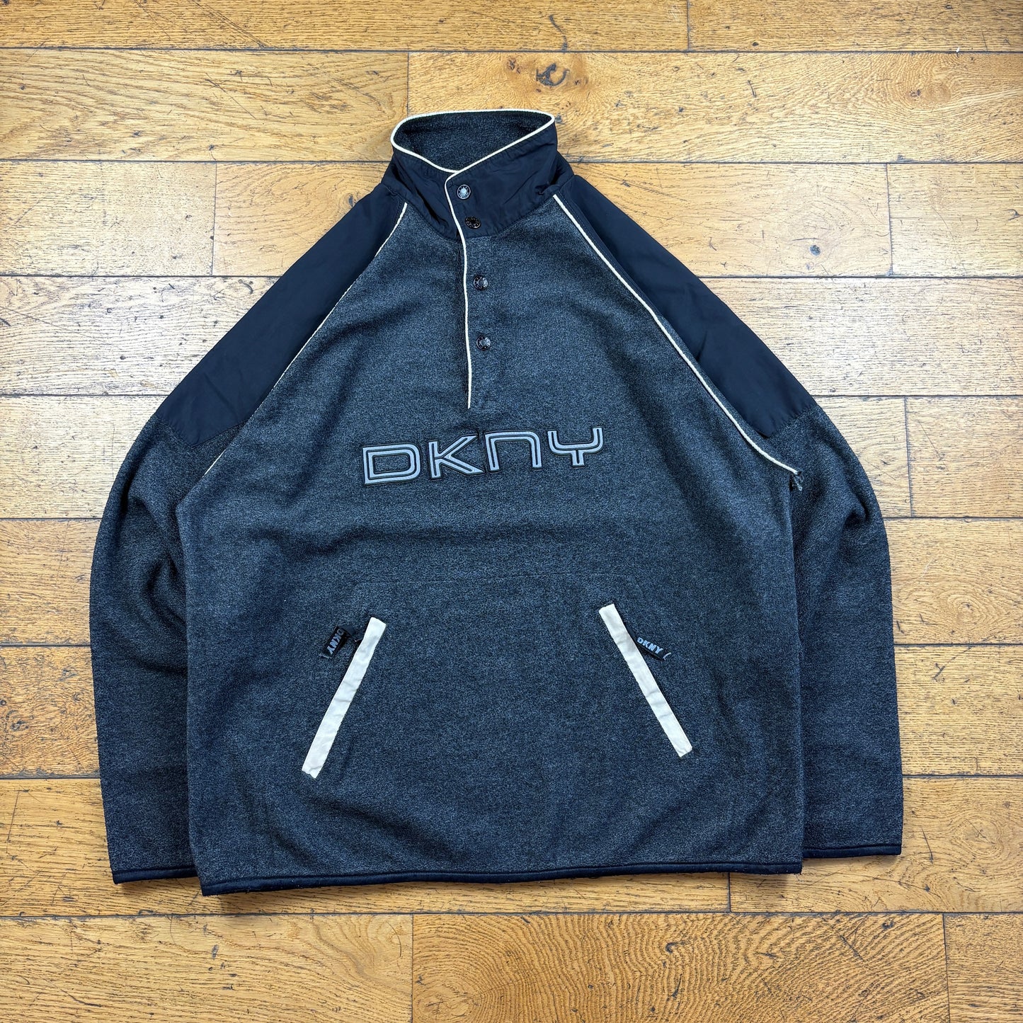 Vintage DKNY Black Embroidered Sweatshirt - M