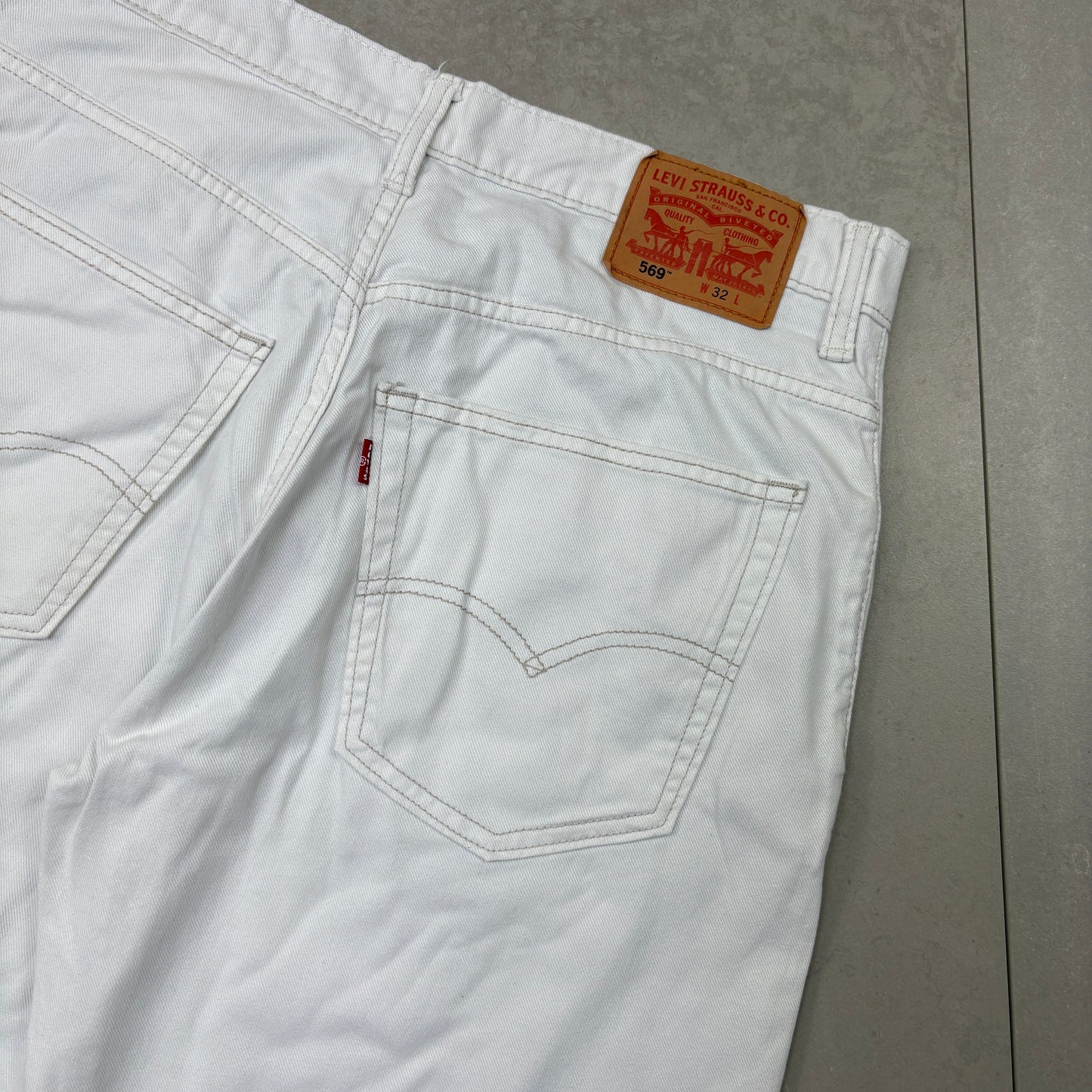 Vintage Levis 569 Baggy White Denim Shorts - 32