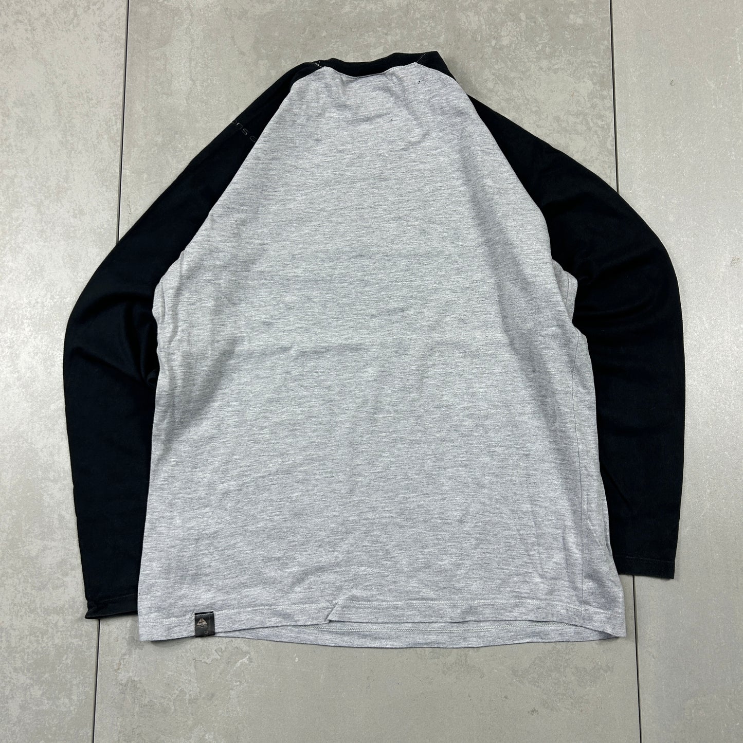 Vintage Nike ACG Embroidered Graphic Long Sleeve T-Shirt - M