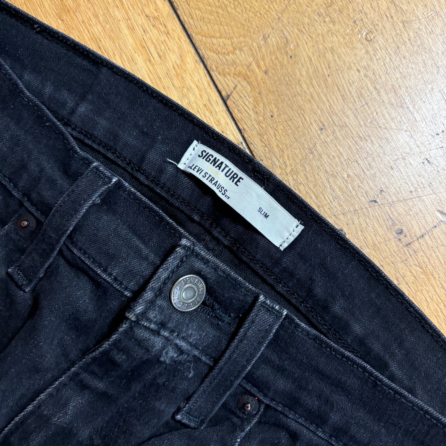 Vintage Levis Slim Black Denim Jeans - 29