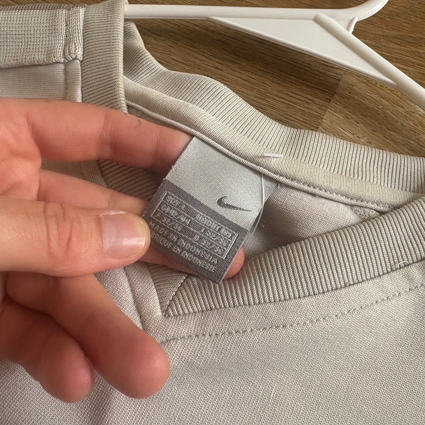 Vintage Nike Y2K Cream Swoosh Embroidered T-Shirt - L