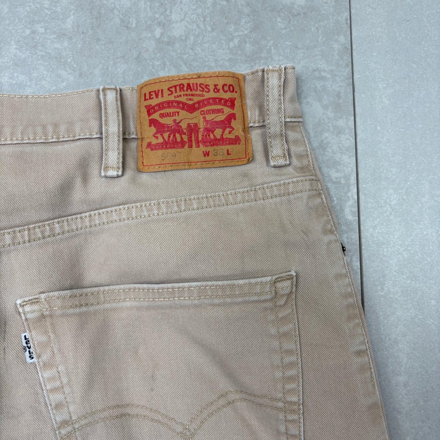 Vintage Levis 569 Baggy Cream Denim Shorts - 38