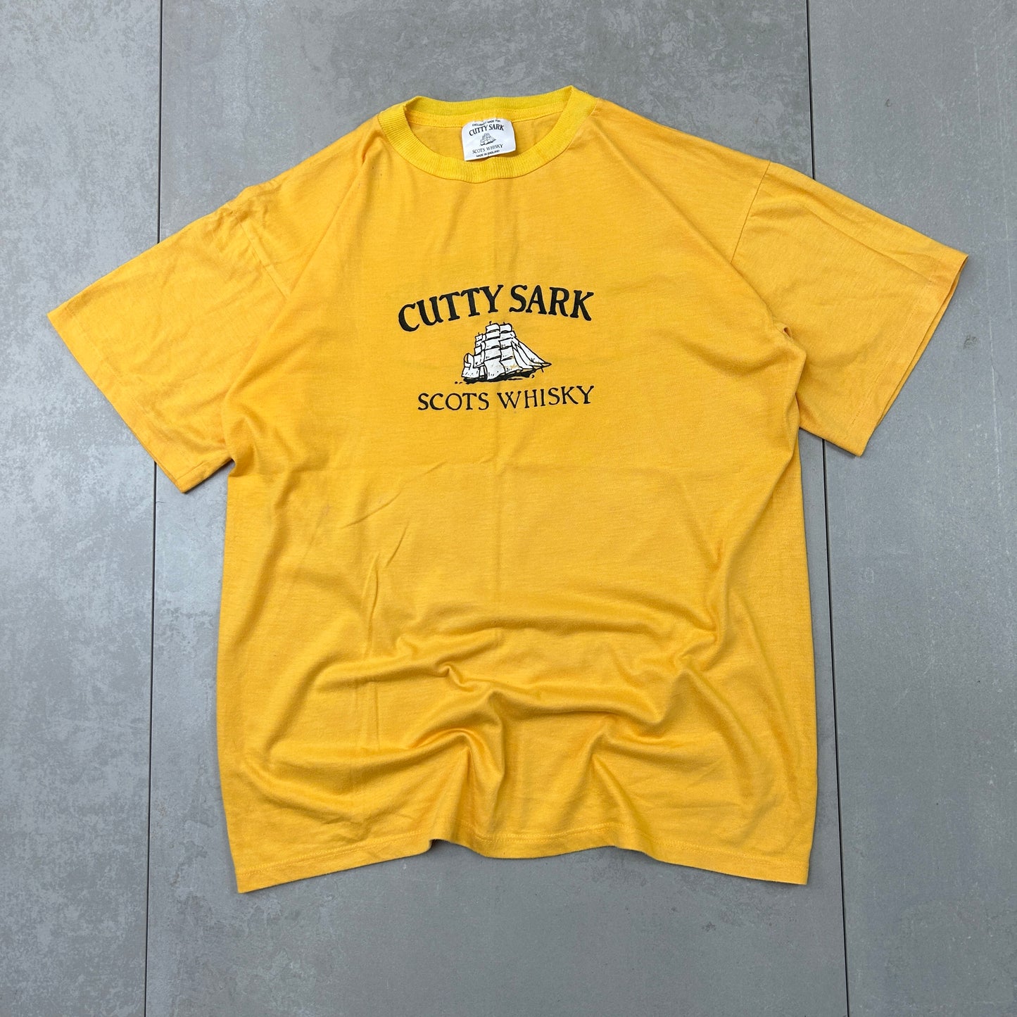 Vintage 1992 Cutty Sark Whiskey Single Stitch Yellow Graphic T-Shirt - M