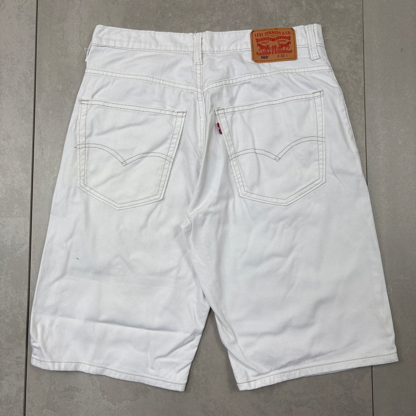 Vintage Levis 569 Baggy White Denim Shorts - 32