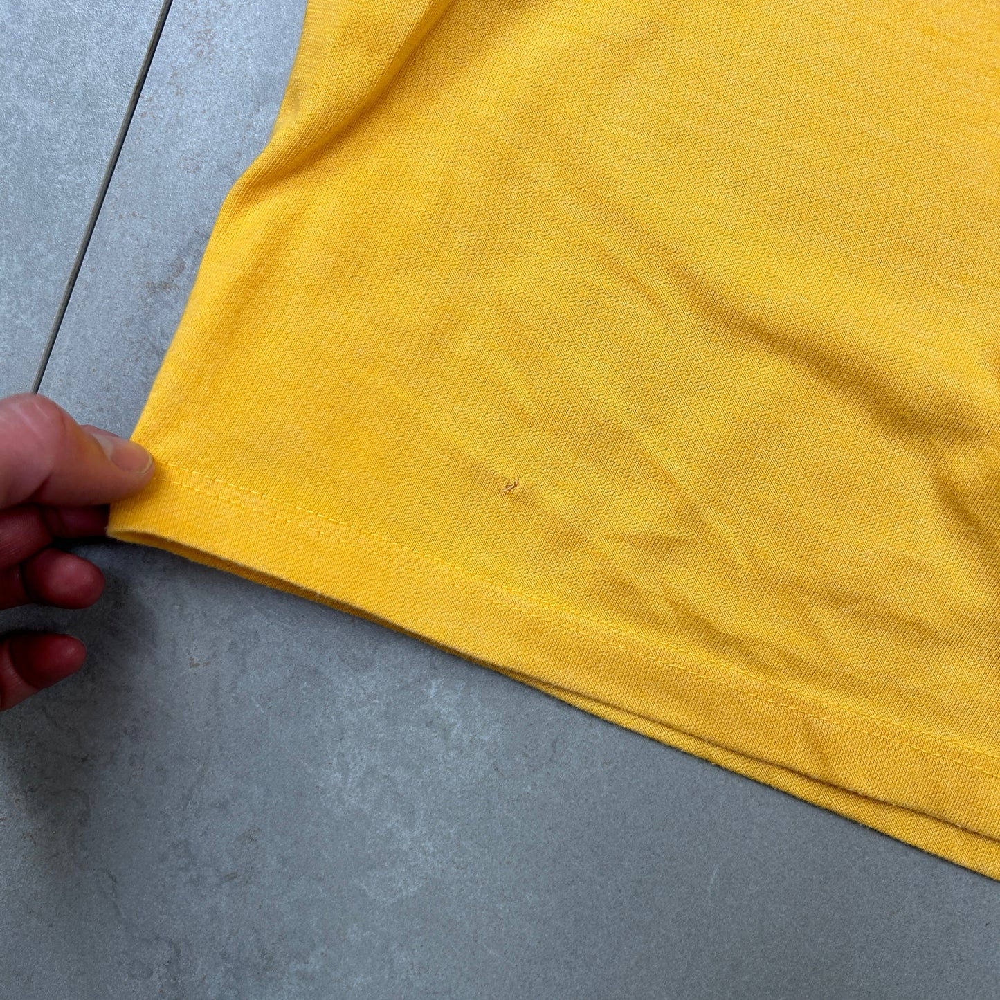 Vintage 1992 Cutty Sark Whiskey Single Stitch Yellow Graphic T-Shirt - M