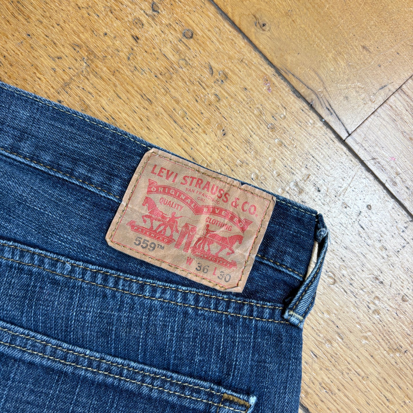 Vintage Levis 559 Baggy Blue Denim Jeans - 40