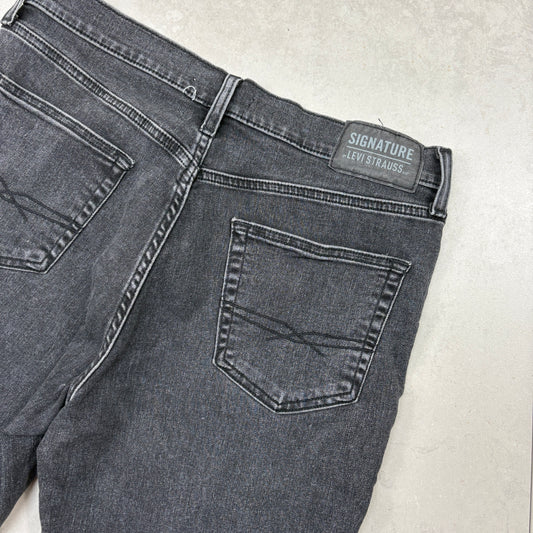 Vintage Levis Black Denim Shorts - 32