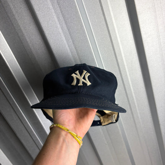 90s New York Yankees Embroidered Navy Trucker Cap