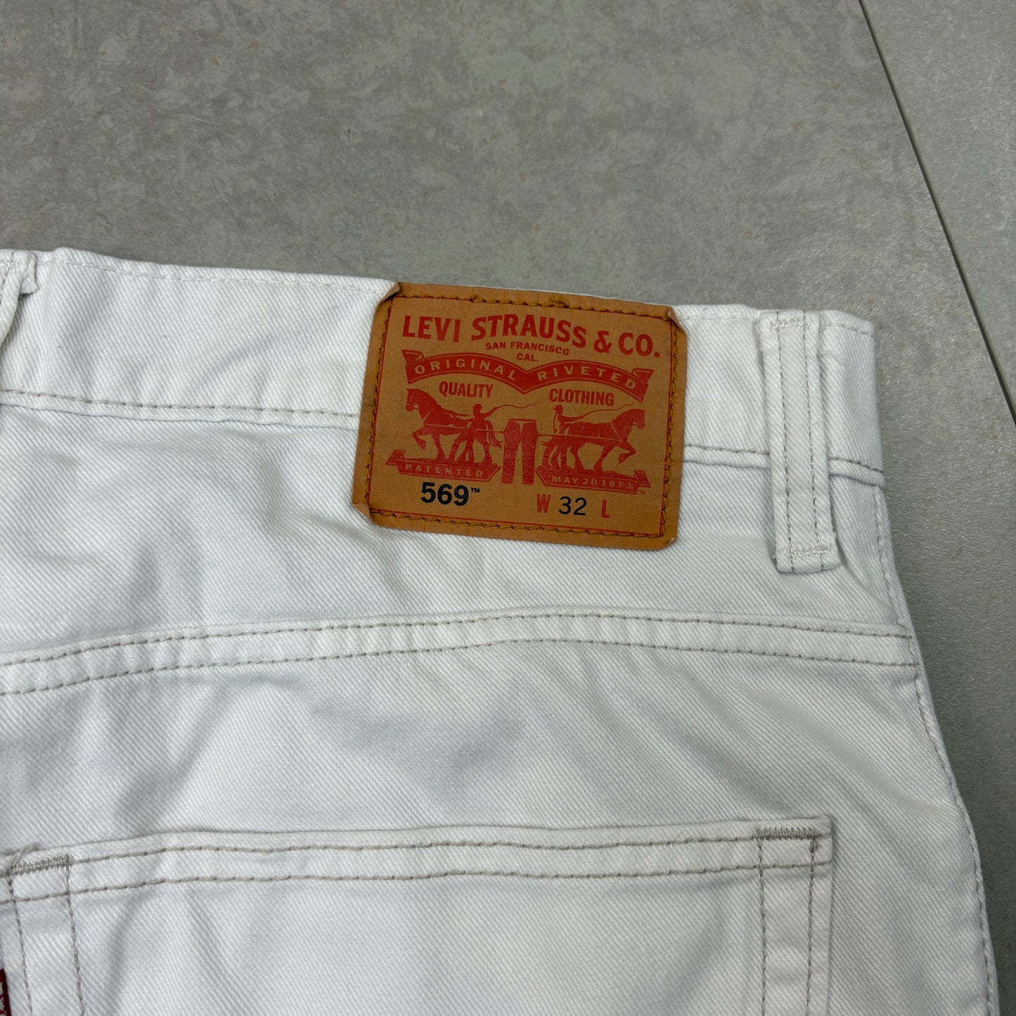 Vintage Levis 569 Baggy White Denim Shorts - 32