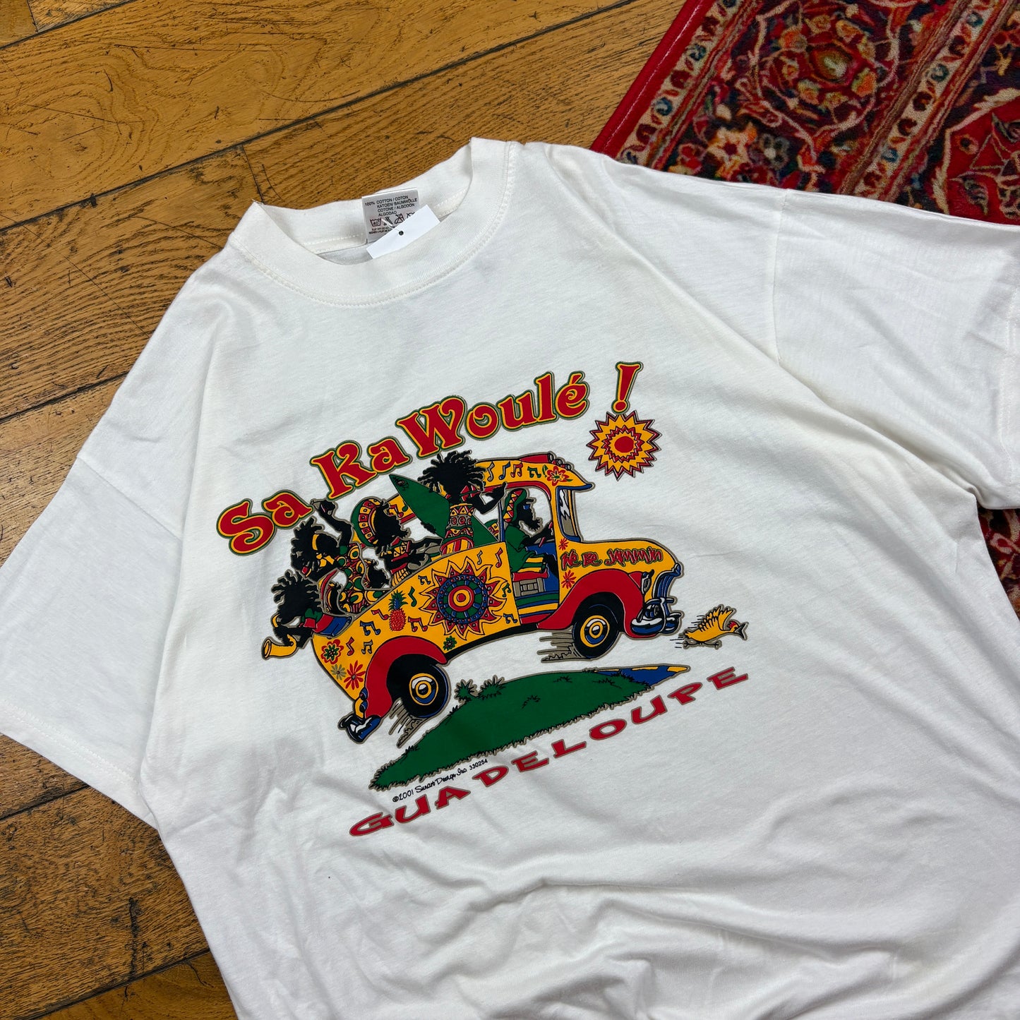 Vintage 2001 Carribean White Graphic T-Shirt - L
