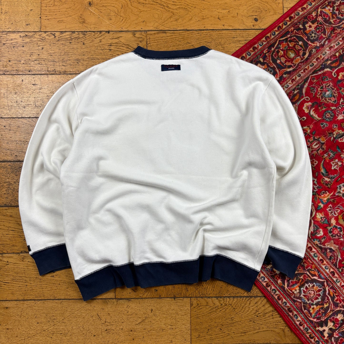 Vintage Tommy Hilfiger White Embroidered Sweatshirt - L