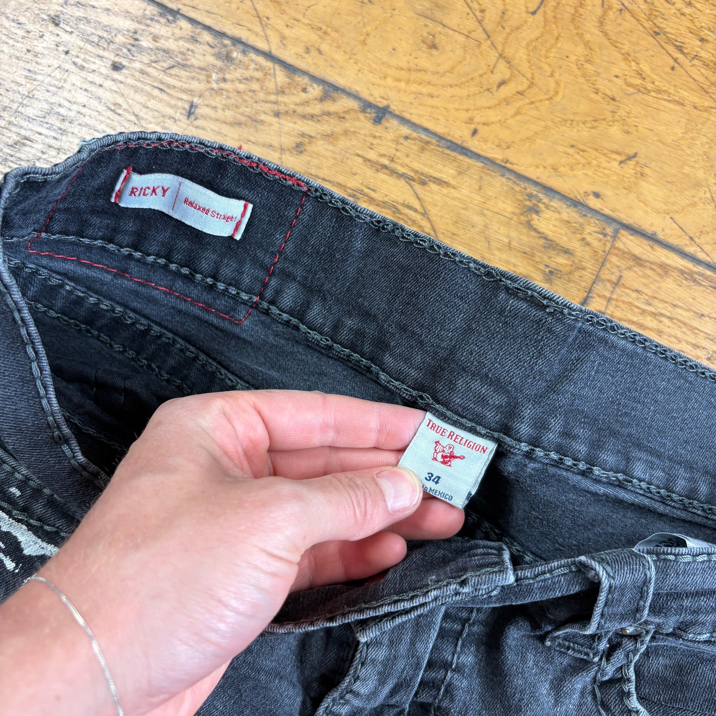 Vintage True Religion Black Embroidered Y2K Shorts Jorts - 34