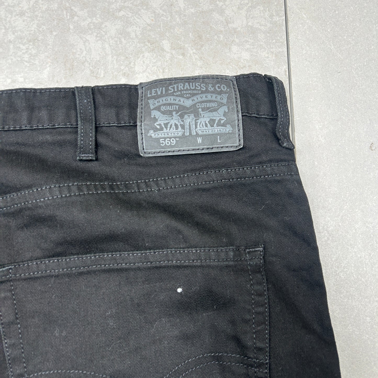 Vintage Levis 569 Black Baggy Denim Shorts - 50