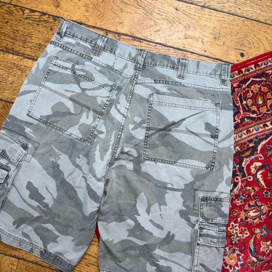 Vintage Wrangler Grey Camo Y2K Hip Hop Baggy Shorts Jorts - 36