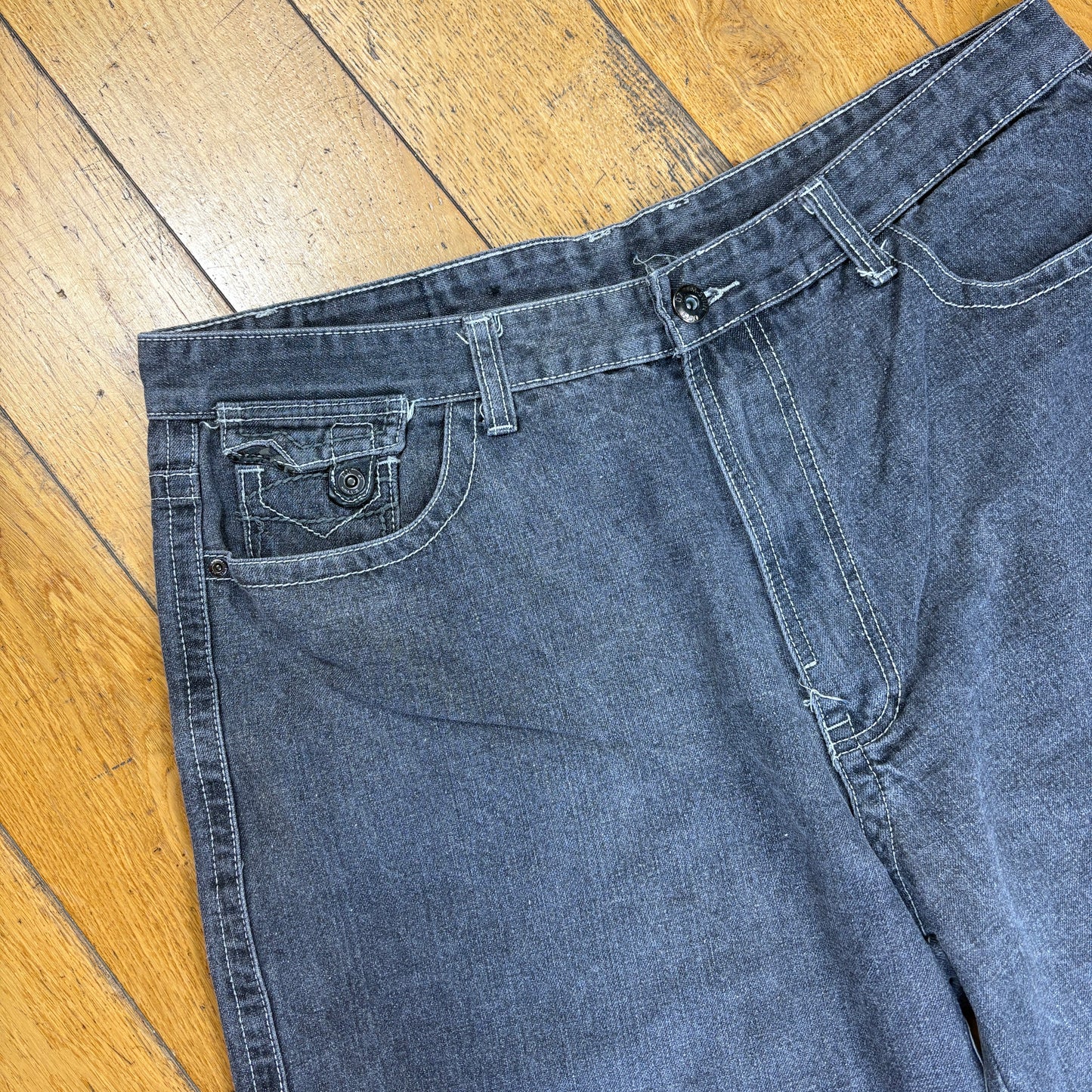 Vintage Embroidered Hip Hop Baggy Black Grey Shorts Jorts - 40