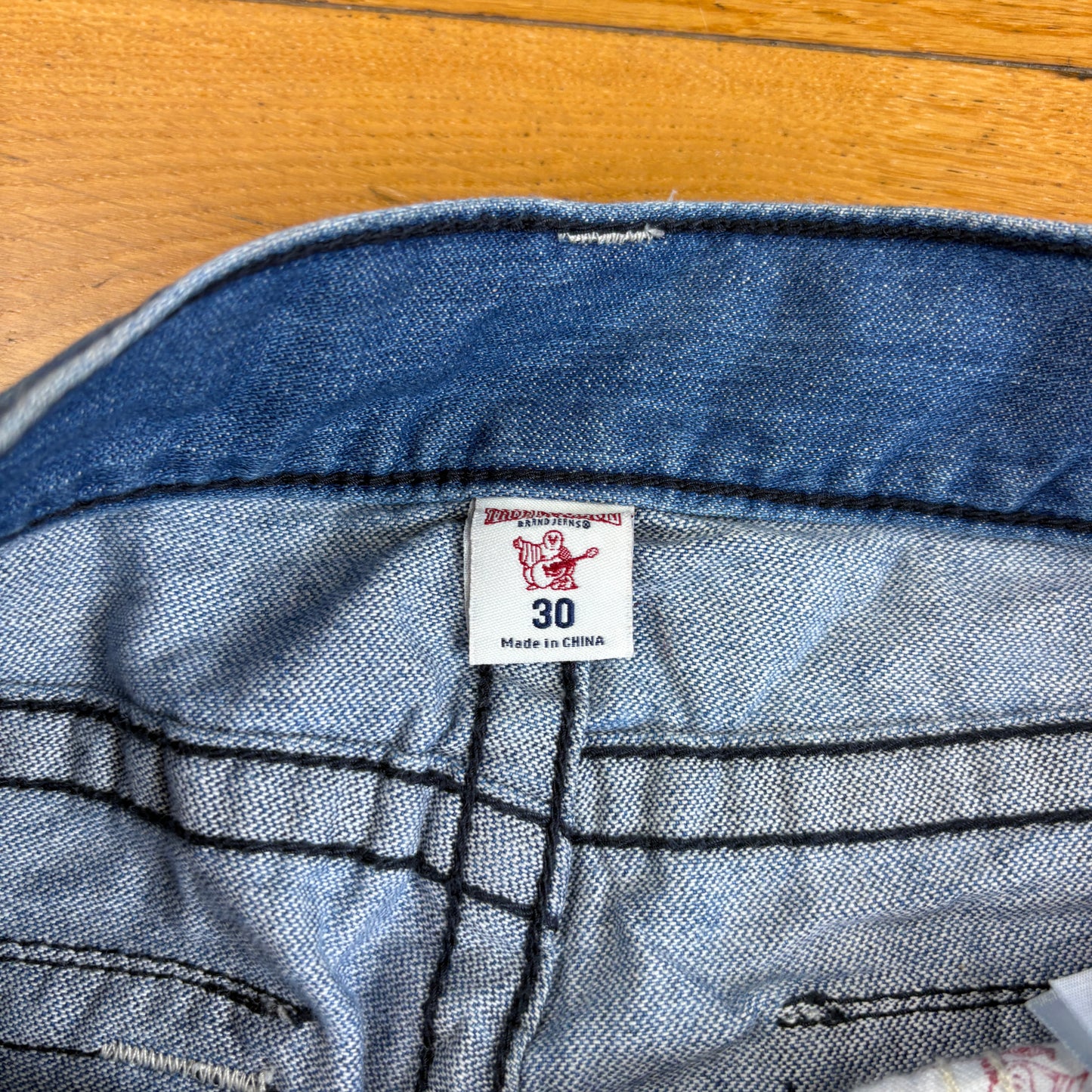 Vintage True Religion Blue Gradient Embroidered Y2K Shorts Jorts - 32