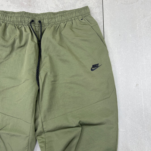 Vintage Nike Green Baggy Tracksuit Sweatpants Track Pants Bottoms - L