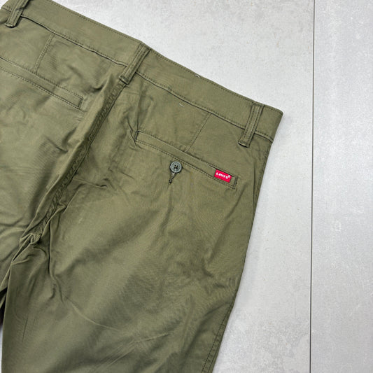 Vintage Levis Green Chino Shorts - 32