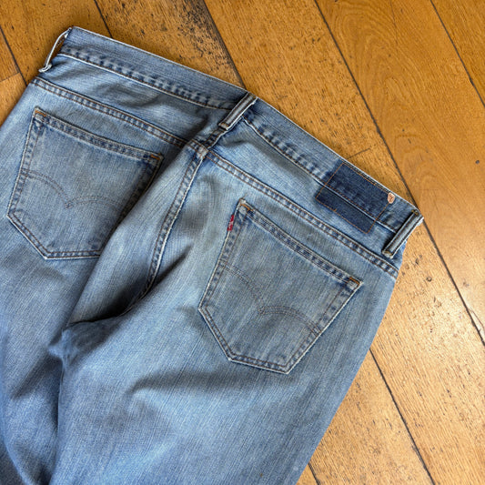 Vintage Levis Baggy Blue Denim Jeans - 40