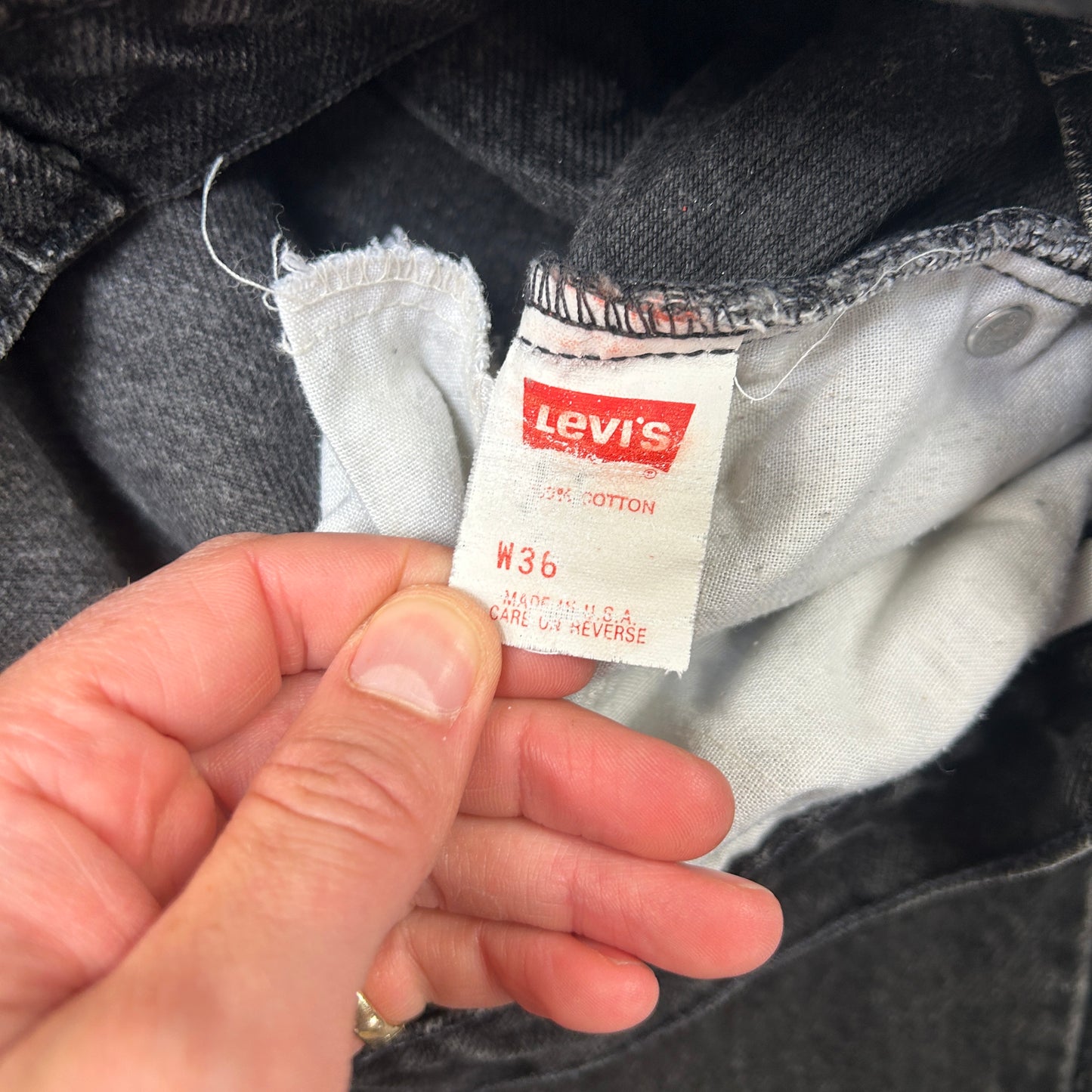 Vintage Levis 550 Baggy Black Denim Shorts - 36