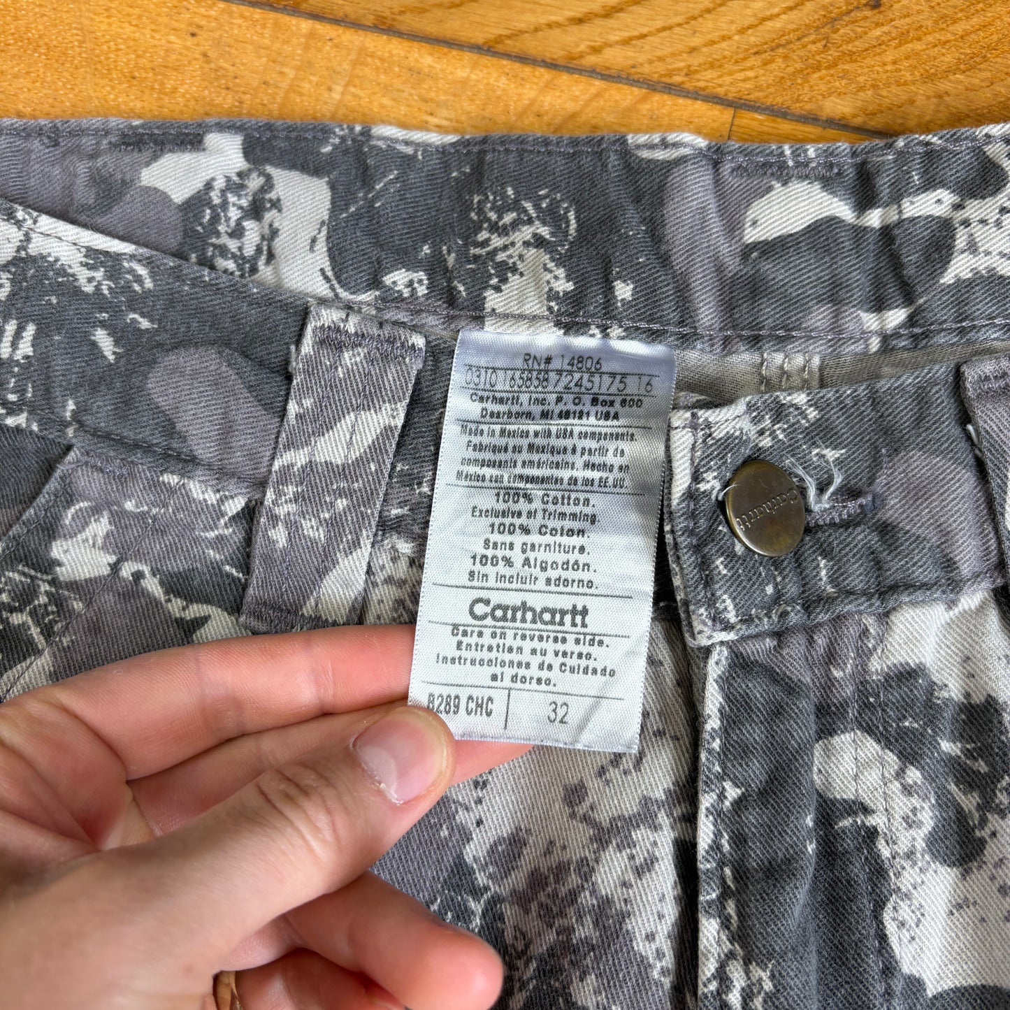 Vintage Carhartt Grey Camo Workwear Baggy Carpenter Shorts - 32