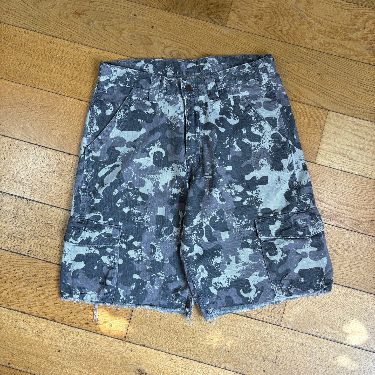 Vintage Carhartt Grey Camo Workwear Baggy Carpenter Shorts - 32