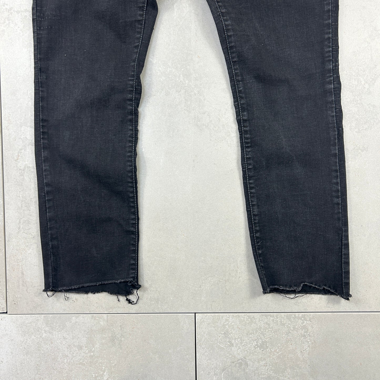 Vintage Levis 312 Shaping Skinny Black Denim Jeans - 14