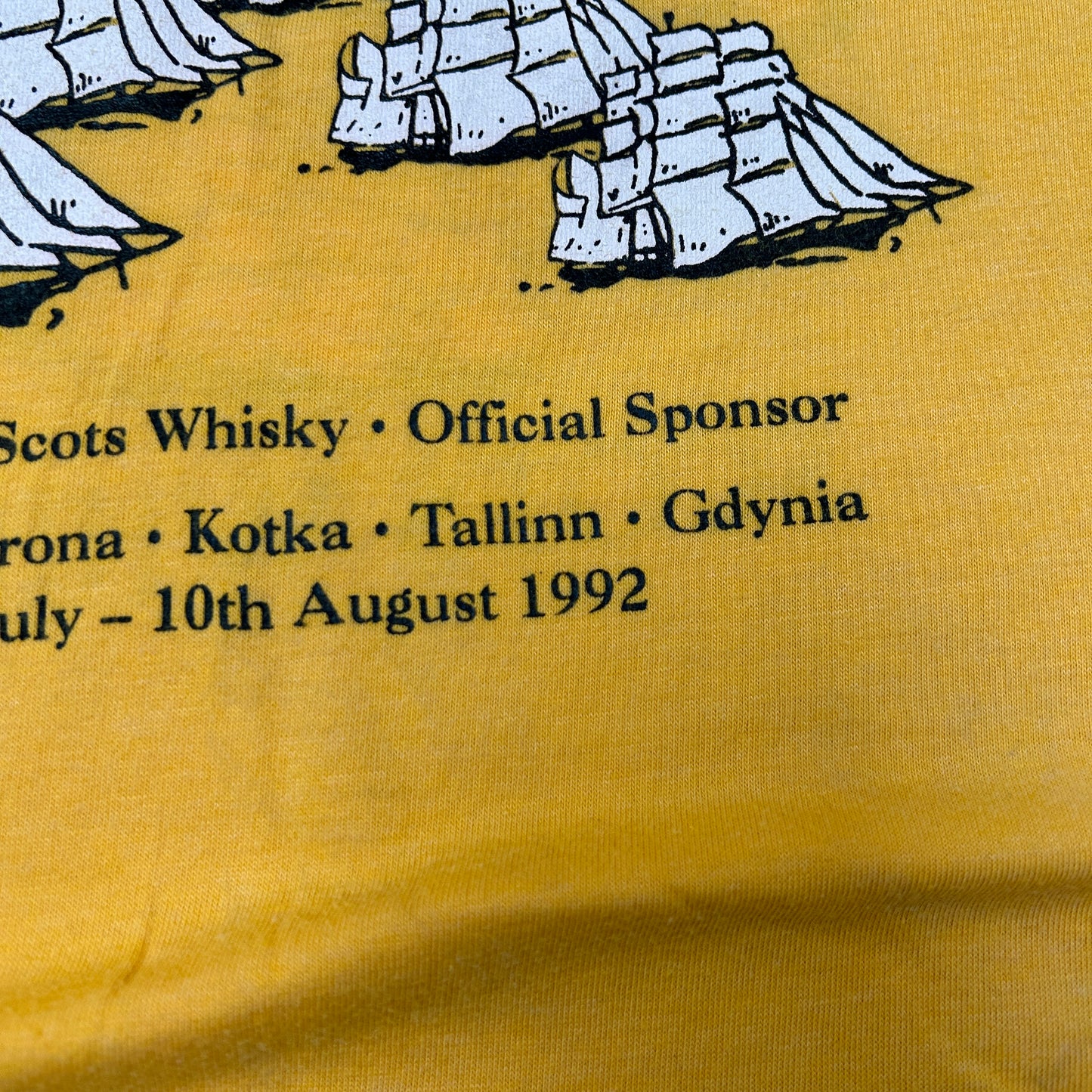 Vintage 1992 Cutty Sark Whiskey Single Stitch Yellow Graphic T-Shirt - M