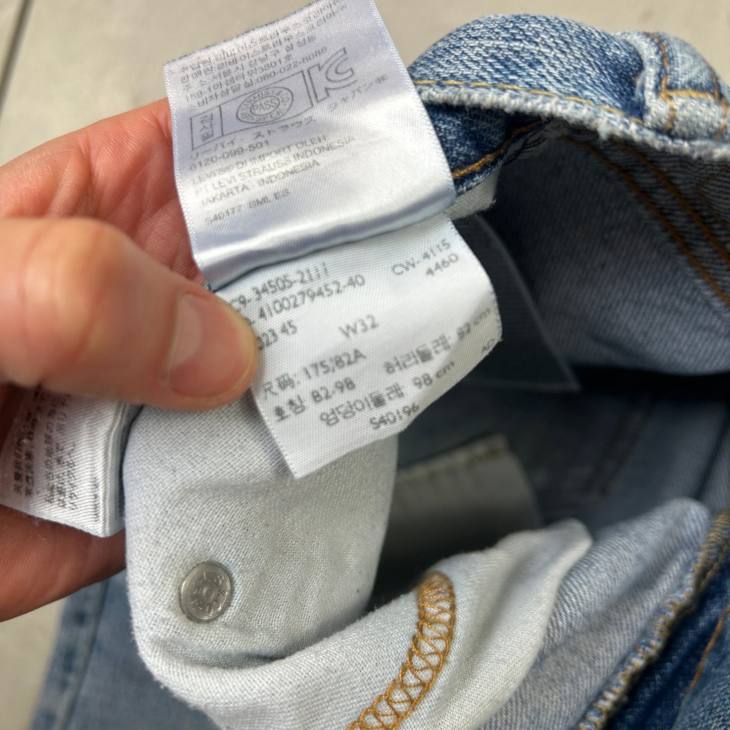 Vintage Levis 505 Blue Baggy Denim Shorts - 32