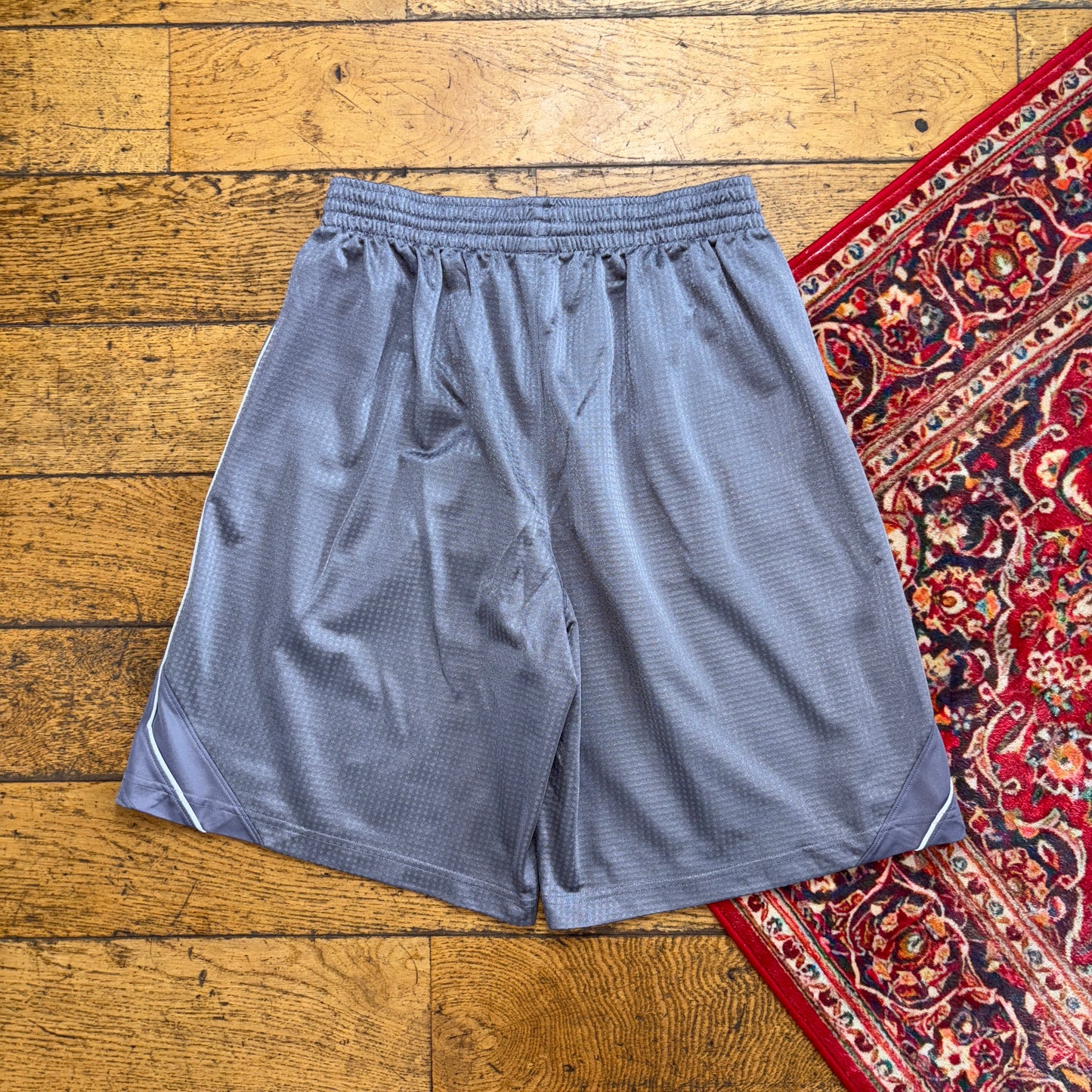 Vintage Nike Grey Silver Y2K Basketball Baggy Sports Shorts - L