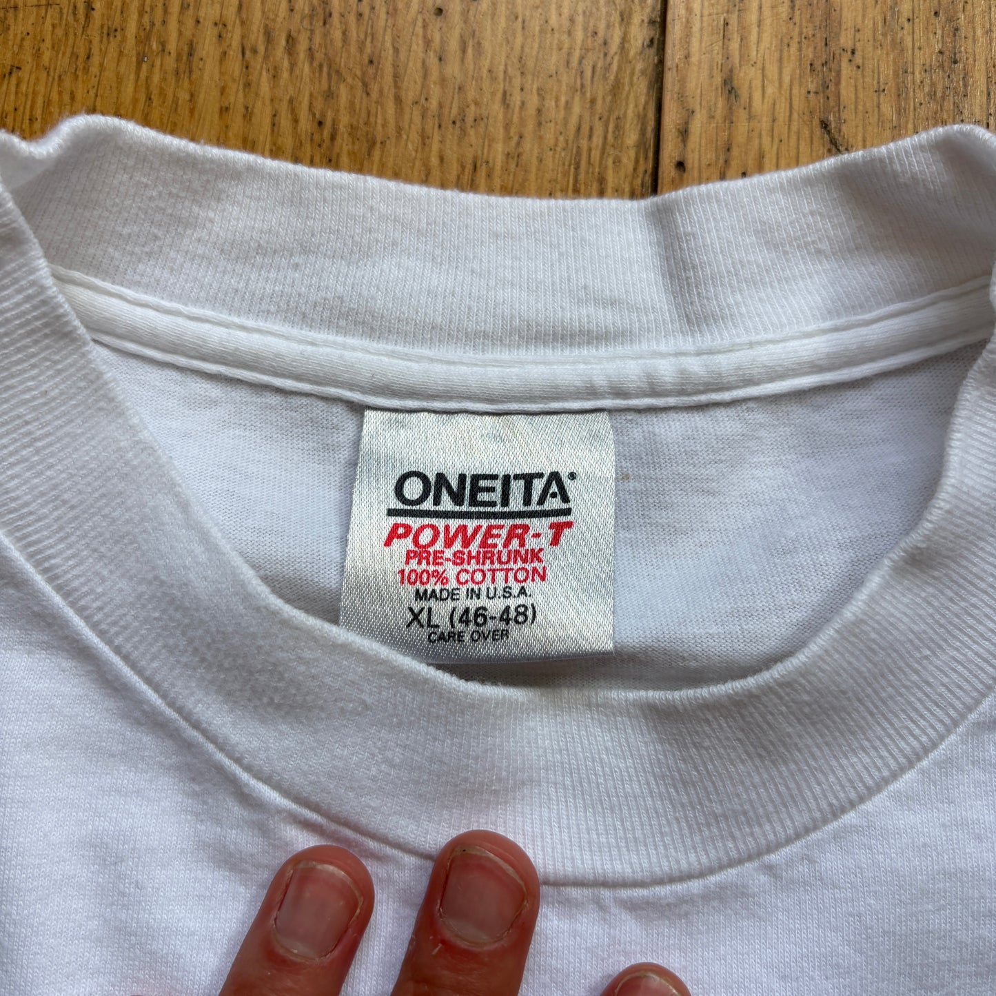 Vintage 1991 Oakleys Tavern Single Stitch White Graphic T-Shirt - M