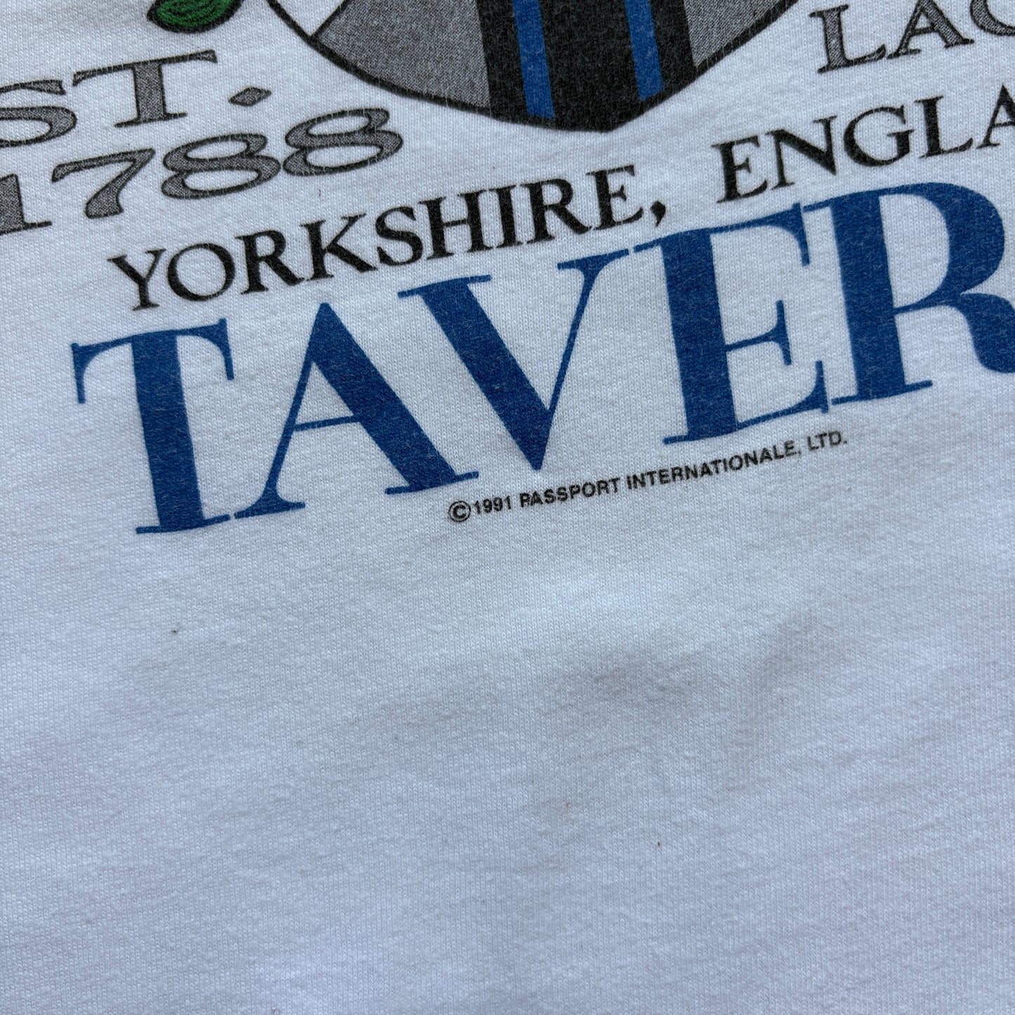 Vintage 1991 Oakleys Tavern Single Stitch White Graphic T-Shirt - M