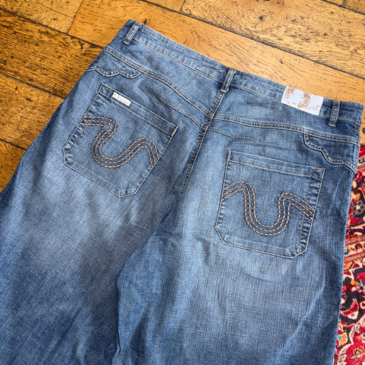 Vintage Crest Blue Floral Embroidered Y2K Hip Hop Baggy Jeans Shorts Jorts - 40