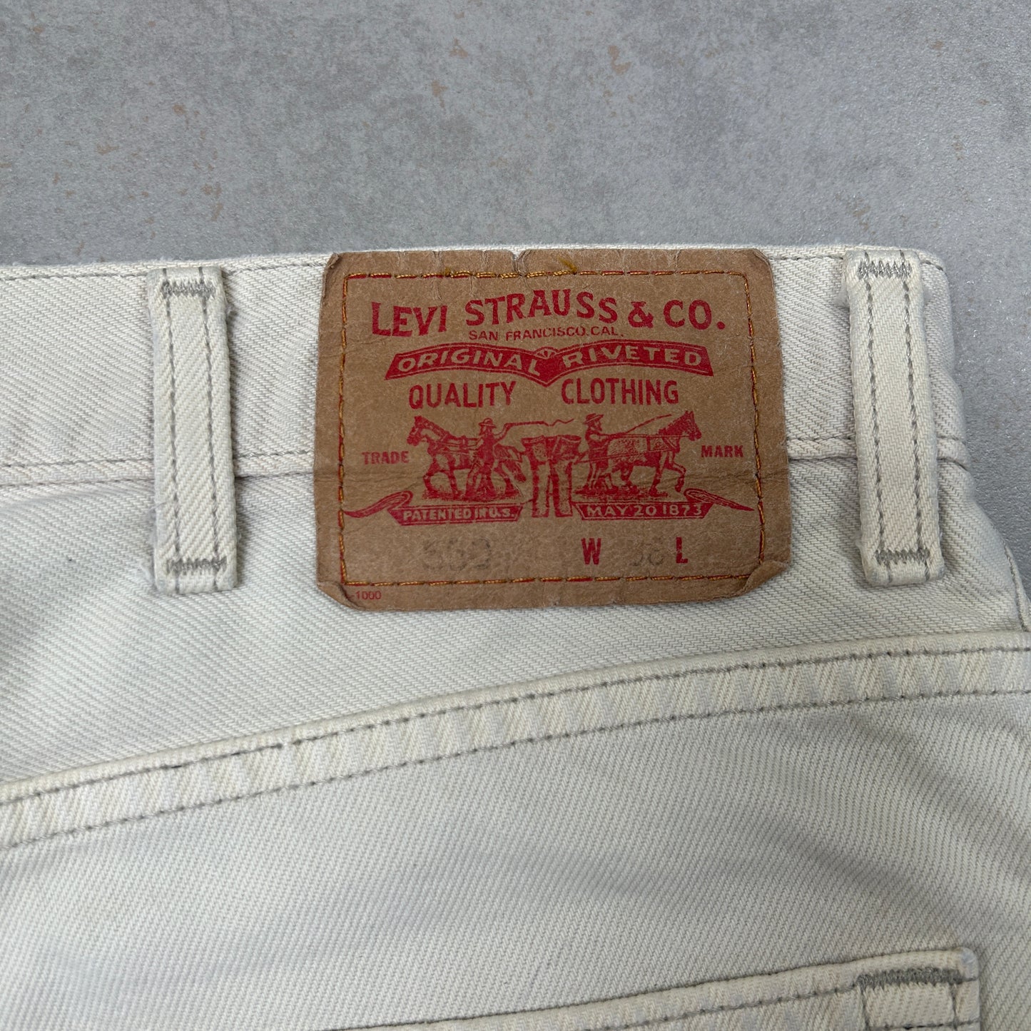 Vintage Levis 550 Baggy Cream Denim Shorts - 38